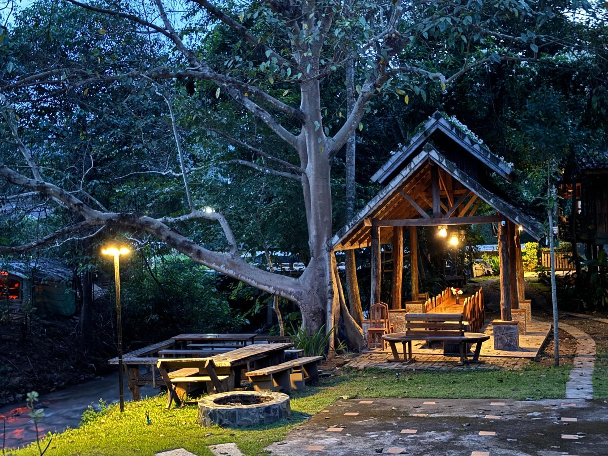 Ban Kaew Mo Ra Glamping & Restaurant Hotel Pang Mapha Екстериор снимка