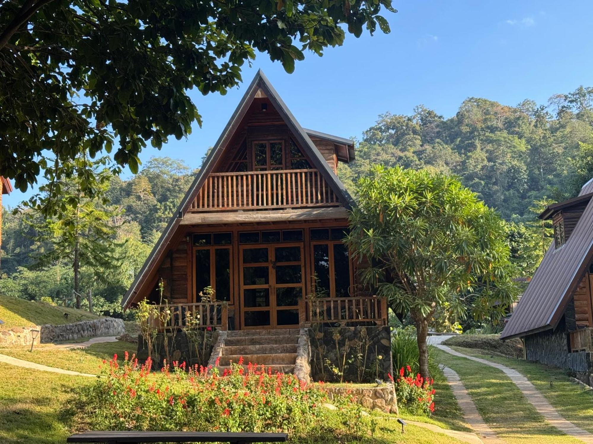 Ban Kaew Mo Ra Glamping & Restaurant Hotel Pang Mapha Екстериор снимка